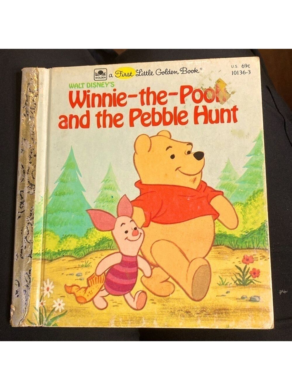 VTG -1982 Walt Disney’s Winnie-the-Pooh and the Pebble Hunt- toddler story book